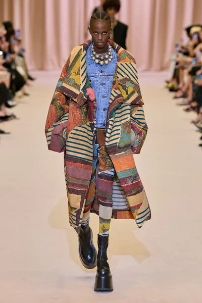 Look 10